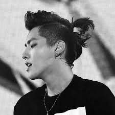 Ponytail Hairstyle For Man Gallery Man Ponytail Futuristic Hair Long Hair Styles Men