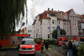 Warum es hunderttausend sterne gibt, sometimes spelled in number warum es 100.000 sterne gibt as it appeared in the title screen when broadcast, (german pronunciation: Feuer In Gottinger Dachgeschosswohnung Feuerwehr Im Grosseinsatz Gottingen