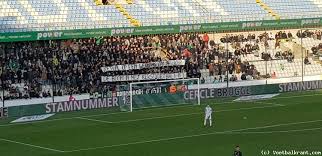 Het kreeg een sanctie van 1.000 euro omdat supporters in. Fans Cercle Brugge Nemen Dag Recup Na Gelijkspel Tegen Club