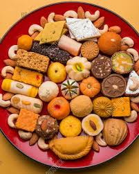 Diwali (dīvali, dīpāwali, deepavali, dipabali) is a festival of lights and is a gazetted holiday in india. Diwali Special Methai 2020 Indisches Street Food Lebensmittel Essen Streetfood