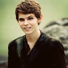 Robbie Kay Hot British And His Eyebrows Just Don T Quit 3 Once Upon A Time Peter Pan Peter Pan Imagines Robbie Kay