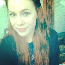 Elizabeth Redding's Instagram, Twitter & Facebook