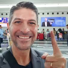 So I was using my RCBC bankard Visa Platinum at the airport today when the  lady asked: sir meron ka bang ID? I smiled and pointed to the billboard  behind me. Tawa