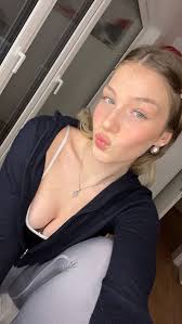 Kelly🤗 (@blondieekellyy.tylrr) • Threads, Say more