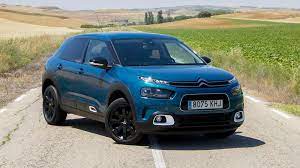 Dotado de uma silhueta pura, tem elementos gráficos típicos do universo citroën que sublinham a sua carroçaria harmoniosa, como os airbump® na parte inferior das portas. Prueba Citroen C4 Cactus 2018 2019 Review Opiniones 1 2 Puretech 110 Cv Shine