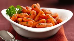 Lo primero que vamos a hacer es tomar las zanahorias y cortar la parte de arriba. Receta De Zanahorias Glaseadas Con Miel Y Mostaza Quericavida Com