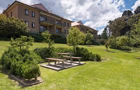 Situated 1.7 km from darling harbour in sydney, leisure inn central features a gym and a restaurant throughout the property. Leura Serviced Hotel Apartments Leisure Inn Spires