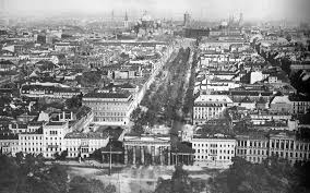 Luftbild Von Berlin Blick Uber Das Brandenburger Tor Richtung Stadtschloss 1930 Orte Zum Besuchen Historische Bilder Berlin Geschichte