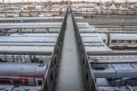 Ingolstadt hauptbahnhof is a railway station in the bavarian city of ingolstadt, situated in southern germany. Steg Uber Die Gleise Gleise Bahnhof Ingolstadt