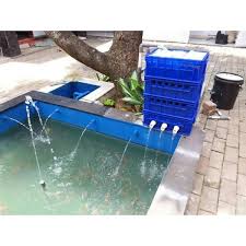 Bentuknya yang berupa potongan membuat media filter dakron blok ini memiliki fungsi biologis juga selain fungsi menyaring kotoran padat halus. Trickel Filter Kolam Koi 4 Susun Box Filter Kolam Ikan Shopee Indonesia