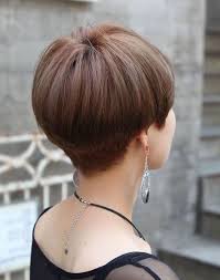 1001 Idees Carre Plongeant Nuque Rasee Le Style Dans Le Cou Cheveux Courts Nuque Coiffure Carre Court Carre Court Nuque Rasee