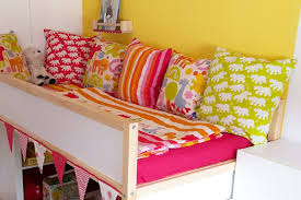 Kinderbetten sind in mehreren varianten fertig zusammengebaut erhältlich. Ikea Kura Hack Cooles Kinderbett Mit Dach Zum Selbermachen New Swedish Design