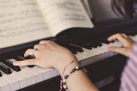 Sejak mulai muncul pada akhir abad 19, musik blues terus berkembang hingga jadi salah satu aliran musik yang populer. Fungsi Musik Bagi Otak Dan Kehidupan Manusia Edumaster Les Privat Terbaik Sekolah Internasional