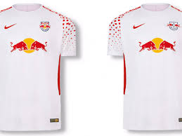 Gerade mal 24 011 zuschauer wollen das spiel sehen, und viele von ihnen pfeifen noch in der ersten hälfte. Rb Leipzig Salzburg Unveil Nearly Identical New Jerseys Sports Illustrated