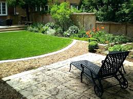 Backyards can vary a lot from property to property. Landscaping Small Backyards Townhouse Whaciendobuenasmigas