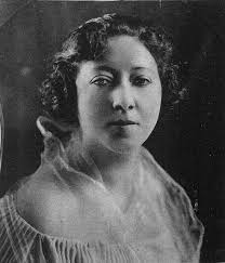 49 1923 portrait photographs of women Images: PICRYL