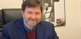 Podívejte se, kde v horkých dnech pobývá představitel honzy bláhy z dívky na koštěti. Jan Hrusinsky Jeden A Pul Milionu Platim I Kdyz Nehraju Otec By Byl Zdesen Parlamentnilisty Cz Politika Ze Vsech Stran