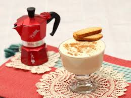 Il caffè del bar, macchiato con la crema al caffè, è uno dei piaceri della vita che è bello concedersi, soprattutto quando arriva la bella stagione ed abbiamo voglia di freschezza. Crema Caffe Con Yogurt Greco Cucina Chiacchierina