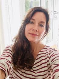 Thea Richards's Instagram, Twitter & Facebook