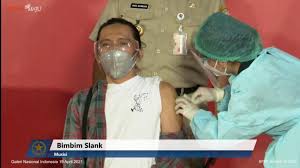 Lirik lagu vaksin yang dinyanyikan oleh slank. Disuntik Vaksin Di Depan Jokowi Bimbim Slank Deg Degan Tapi Enggak Sakit