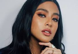 Jangan sampai muncul luka atau masalah kulit yang dapat. Pin On Tips Makeup Glowing Untuk Kulit Sawo Matang