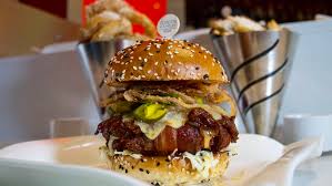 Enjoy gordon ramsay's best quotes and funny yelling insults from the kitchen. Gordon Ramsay Burger Is A Vegas Family Hit 2 Dads With Baggage