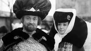 Drei haselnüsse für aschenbrödel, kleider aus dem film, ballkleid von aschenbrödel, brautkleid, hochzeitskleid, filmkleid. Drei Haselnusse Fur Aschenbrodel Schauspieler Rolf Hoppe Ist Tot Kino De