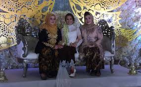 Lahir 3 april 1995) merupakan pelakon dan model wanita malaysia. Sekali Lafaz Mawar Rashid Sah Bergelar Isteri Raf Yaakob Gempak