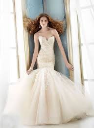 Trumpet/mermaid, we sell gorgeous, affordable wedding dresses available in a variety of styles & sizes.our expert designers make mermaid wedding dresses according to specific measurements given. Mermaid Vs Trumpet Your Guide To These Fit Flare Favorites Ferre Sposa