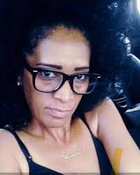 Roslyn Davis's Instagram, Twitter & Facebook