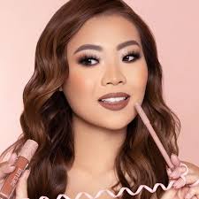 AVAILABILIPPY SET DE LABIOS SHE'S LATE