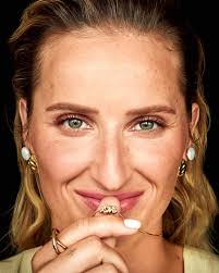 MARKÉTA V. @marketavondrousova for PANDORA x ELLE @theofficialpandora  @elleczech photo @matustoth_photographer