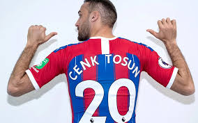 Tosun ise kurt işareti yapmadığını sadece gökyüzünü işaret ettiğini açıkladı. D20haber Denizli Haberleri Cenk Tosun Yeni Takiminda 20 Numarayi Secti
