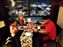 Planning for a romantic and unforgettable candle light dining experience? Candle Light Dinner Paling Murah Di Selangor Dan Kuala Lumpur Masa Meraikan Ulang Tahun Perkahwinan Maha Mahu Makan