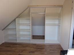 reus maatinterieurs kasten schuin achter hanggedeelte toegang tot opbergruimte achter de kast slim closet slaapkamer zolder ideeen kast onder schuin dak en zolder kast