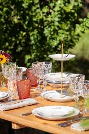 Couverts Et Assiettes Depareilles Serviteur A L Ancienne Louez Notre Vaisselle Vintage Pour Un Brunch Au Ve Vaisselle Vintage Assiette De Presentation Brunch