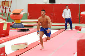 Allongé au sol, le visage entre les mains, la jambe brisée en équerre, samir aït saïd avait été victime d'une blessure spectaculaire en 2016 à rio. Huit Mois Apres Sa Grave Blessure Samir Ait Said A Les Crocs Cnews