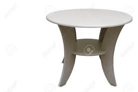Qu'elle soit grande ou petite, ronde ou carrée, la table basse est la vedette du salon. Petite Table Basse Ronde Presente Sur Un Fond Blanc Banque D Images Et Photos Libres De Droits Image 89665704