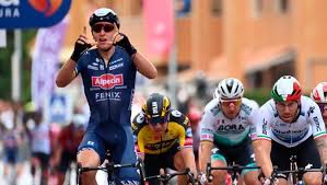 Voor tim merlier wordt het een speciale wedstrijd. Giro D Italia Belgian Tim Merlier Wins Second Stage Filippo Ganna Retains Leader S Jersey Sports News Firstpost