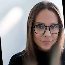 Melissa Yaxley's Instagram, Twitter & Facebook