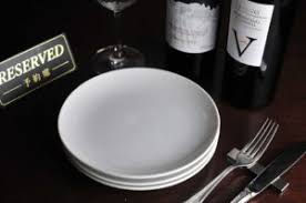 Nah kurang lebih seperti itulah beberapa jenis pertanyaan, pernyataan, dan contoh percakapan yang sering terjadi antara pelayan dengan pembeli restoran, apabila menggunakan bahasa inggris sebagai bahasa utamanya. Percakapan Di Restoran Memesan Makanan Di Restoran Dalam Bahasa Inggris Sederet Com