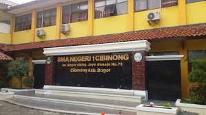 Fasilitas dan pelayanan memuaskan dari pihak sekolah dan dinas pendidikan. Hari Pertama Pendaftaran Ppdb Di Sma Negeri 1 Cibinong Orang Tua Siswa Sudah Antri Mulai Jam 06 00 Pagi Radar Nusantara News