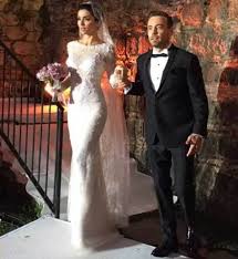 Bu pin'i ve daha fazlasını düğün telaşı tarafından oluşturulan gelinlik modelleri panosunda bulabilirsiniz. En Sik Ve Zarif Orneklerle Unlulerin Gelinlik Modelleri Dugun Telasi