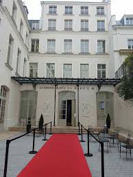 La Maison Du Chocolat Le Grand Musee Du Parfum Ce Soir Nous Recevons Au Grand Musee Du Parfum Les Cles D Or Des Plus Be Hotels Parisiens Beaux Hotels Maison