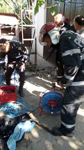 Colegii mei spun că respiră spontan, deocamdată. Copil De Doi Ani Din Dolj Salvat Dintr O FantanÄ El A CÄzut La 15 Metri Adancime Stirileprotv Ro