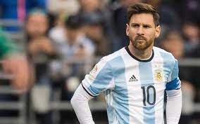 Lionel messi anunciou que não vai voltar a jogar pela seleção argentina após perder a terceira final consecutiva com o seu país. Messi Se Afasta Da Selecao Argentina Temporariamente Futebol Esportes O Povo