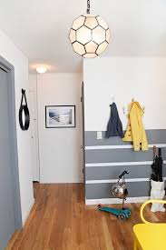 Ideen Fur Wand Streifen Ein Beliebtes Designelement Zuhause In 2020 Striped Walls Bedroom Wall Designs Chic Home Decor