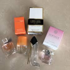 La Vie Est Belle L Eau De Parfum Legere Set Includes Carolina Herrera Good Girl 0 24oz Clinique Happy 0 14oz Lancome La Vie Est Belle 0 14 Oz Versace Brig Fragrance Set Perfume Men Perfume