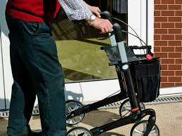 Die ergebnisse der tester sind eher ernüchternd. Der Grosse Rollator Test 2021 Rollator Gehwagen Info