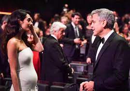 Ella et alexander, le moment est venu, pour un autre magazine a aller de confirme cette nouvelle. George Clooney Parle De La Grossesse De Son Epouse Amal Est Formidable Elle